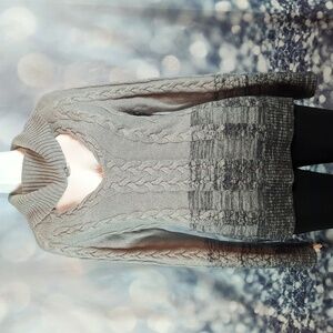 Soho by New York & Co. sz M Gradient Ombre Front Cut-Out Cable Knit Sweater